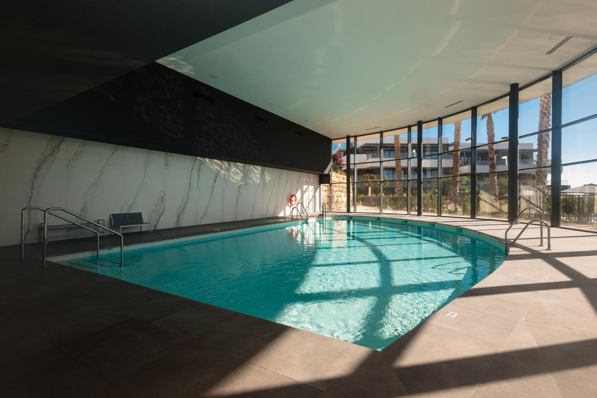 Luxurious 2 Bedroom Apartment Close To The Beach In Estepona Esterno foto