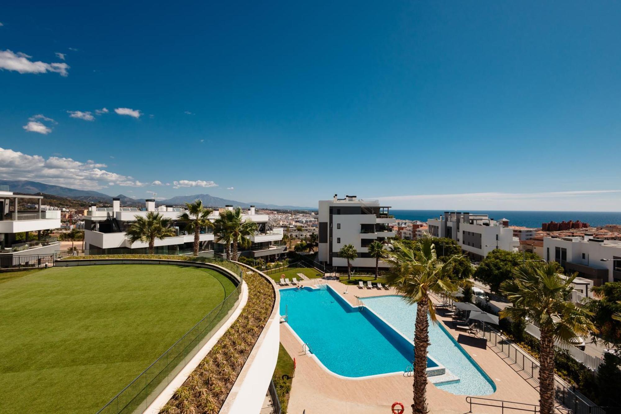 Luxurious 2 Bedroom Apartment Close To The Beach In Estepona Esterno foto