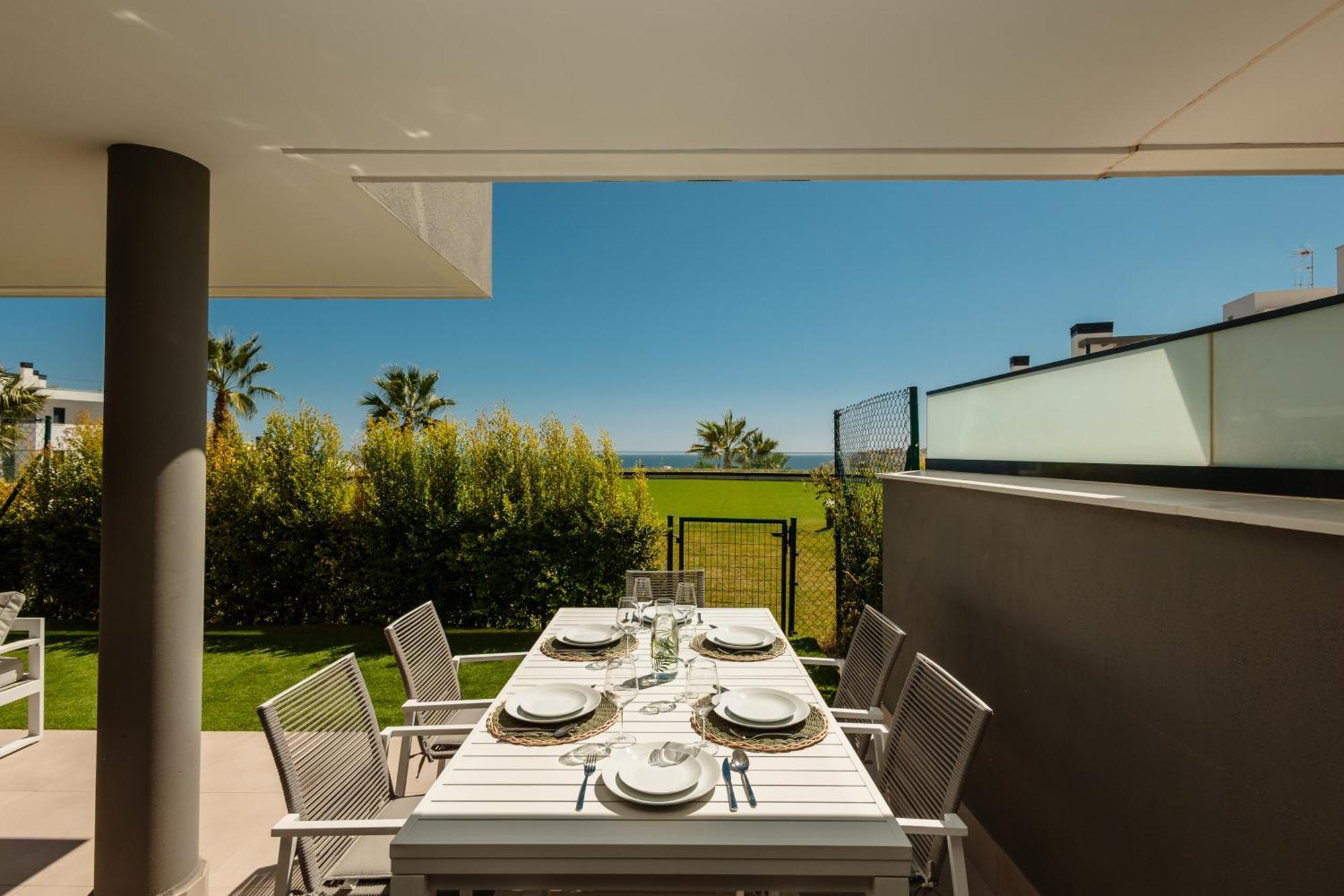 Luxurious 2 Bedroom Apartment Close To The Beach In Estepona Esterno foto